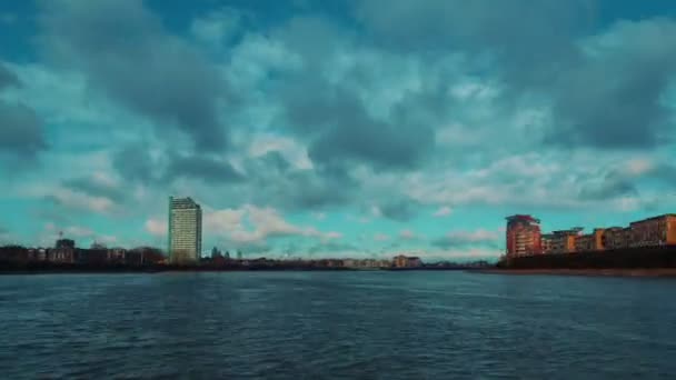Non-stop Pov boot reis Hyperlapse in de rivier de Thames, London, Verenigd Koninkrijk — Stockvideo