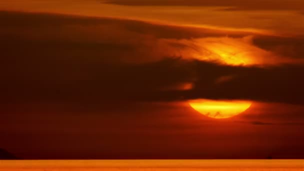 Δημιουργία κινηματογραφικού ηλιοβασιλέματος στη Μεσόγειο θάλασσα Ultra τηλεφακό — Αρχείο Βίντεο