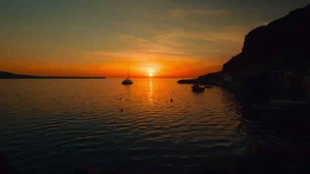 Estabelecendo o pôr-do-sol cinematográfico no Mar Mediterrâneo Ângulo Ultra Largo — Vídeo de Stock