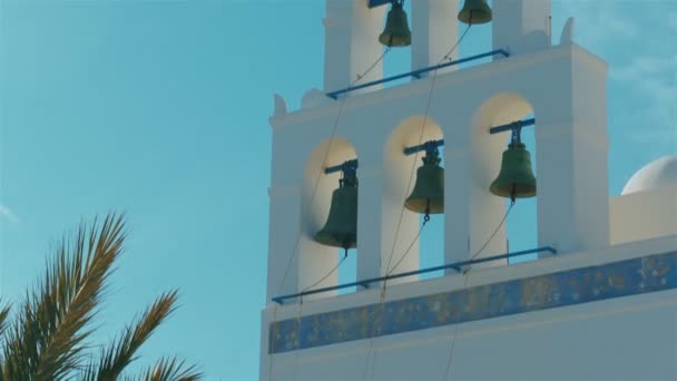 Bell Tower részlet a hagyományos kükladikus mediterrán egyház — Stock videók