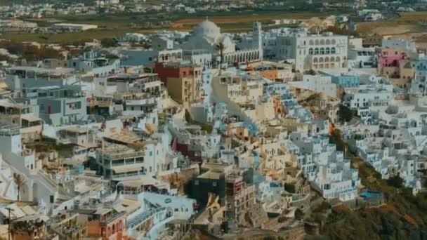 Mise en place d'un plan rapproché d'un village méditerranéen traditionnel cycladique - — Video