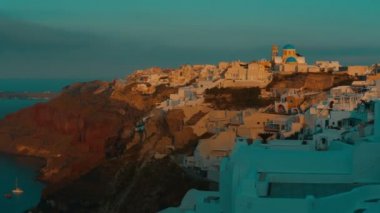 Panoramik Santorini Cliff ve Ege Denizi şafak