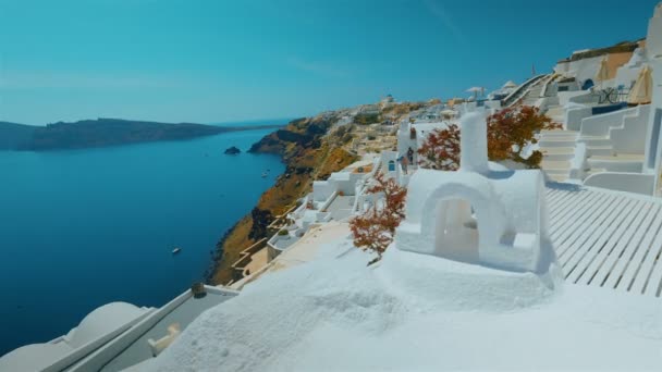 Slider Panoramique ultra large Shot Santorin falaise et mer Égée dans l'après-midi 