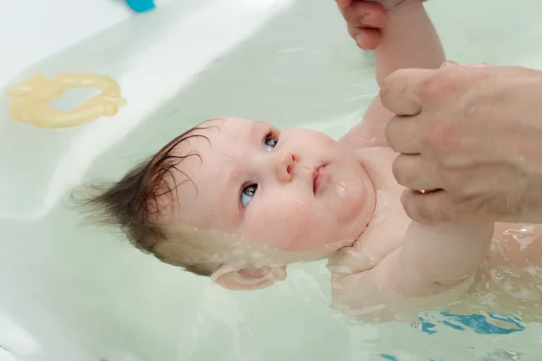 Novorozené dítě koupat a plavání Royalty Free Stock Fotografie