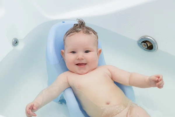 Yeni doğan bebek banyo ve Yüzme