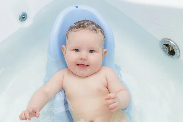 Yeni doğan bebek banyo ve Yüzme
