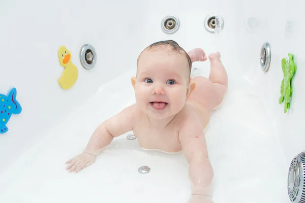 Yeni doğan bebek banyo ve Yüzme