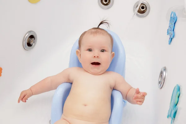 Neugeborene baden und schwimmen — Stockfoto