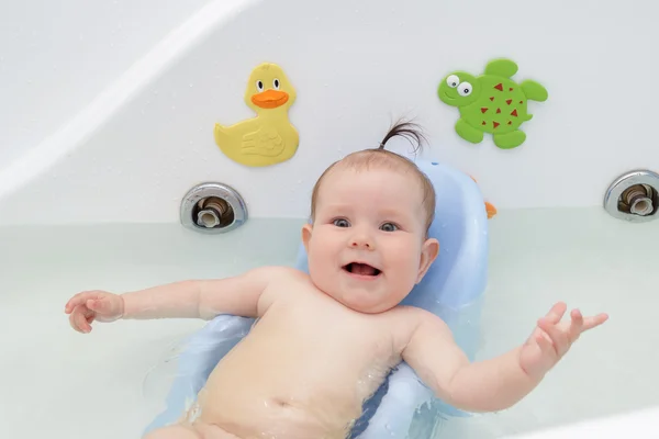 Yeni doğan bebek banyo ve Yüzme