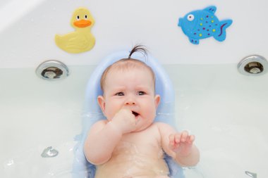 Yeni doğan bebek banyo ve Yüzme