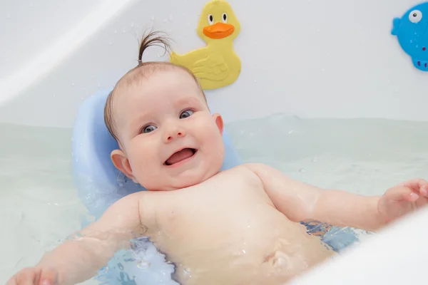 Yeni doğan bebek banyo ve Yüzme