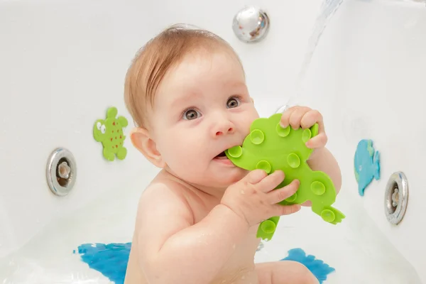 Yeni doğan bebek kız banyo ve Yüzme