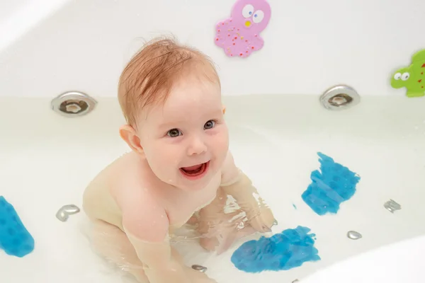 Yeni doğan bebek kız banyo ve Yüzme