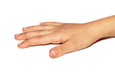 Bir çocuğun beyaz bir arka plan üzerinde kirli eller