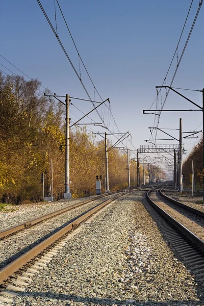 Pedras ferroviárias Dia de arame na cidade — Fotografia de Stock