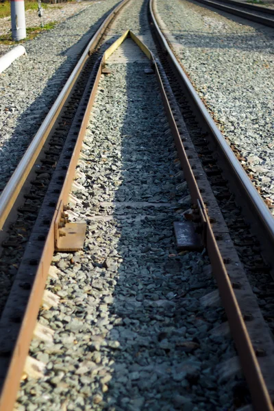 Pedras ferroviárias Dia de arame na cidade — Fotografia de Stock