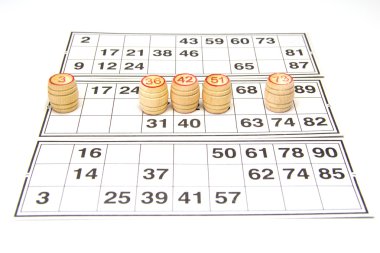 Ahşap kegs ve Loto veya bingo kartları oyun