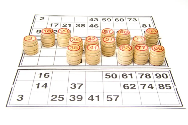 Barris de madeira e cartões para o jogo de loteria ou bingo — Fotografia de Stock