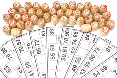 Ahşap kegs ve Loto veya bingo kartları oyun