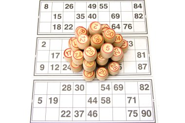 Ahşap kegs ve Loto veya bingo kartları oyun