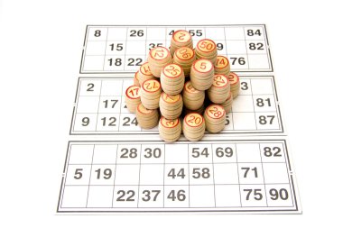 Ahşap kegs ve Loto veya bingo kartları oyun
