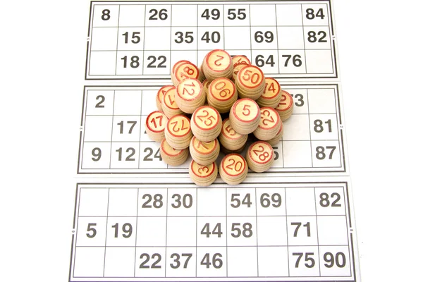 Trä kaggar och kort för lotto eller bingo spel — Stockfoto