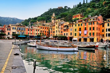 Portofino Körfezi ve merkezi kare Liguria, İtalya