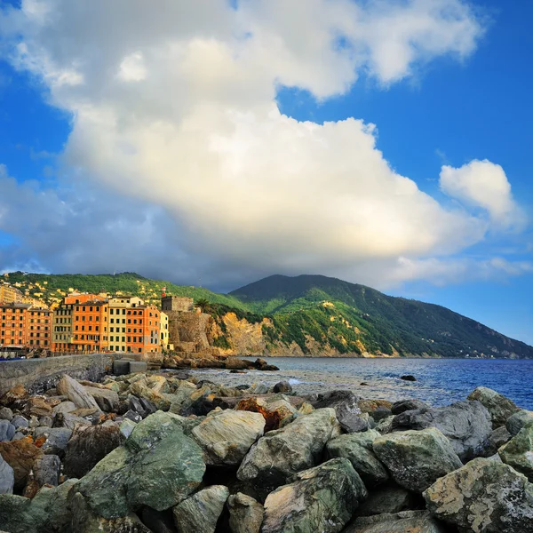 Camogli vistas al castillo y al mar — Foto de Stock