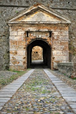Kaleye giriş kapısı ve kaldırım Köprüsü