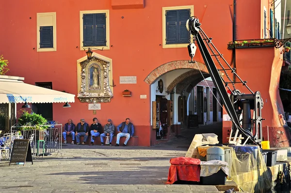 Camogli, Liguria, Italia - 30 de octubre de 2015: pescadores de ocio en — Foto de Stock