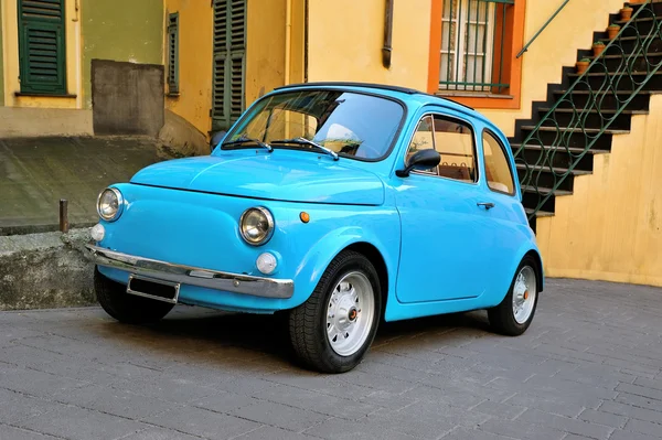 Camogli, Ligurien, Italien - 26 mars 2016 Fiat 500 Abart på Itali — Stockfoto