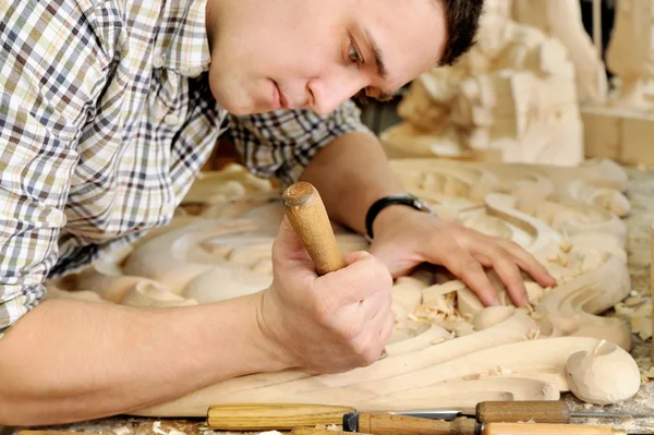 Carver planing board in the workshop — Stock Photo, Image