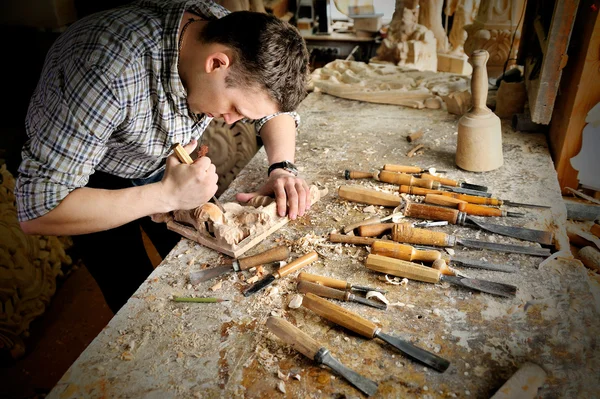 Carver working with plane in his art studio — Stock Photo, Image