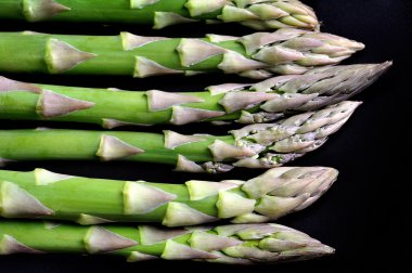 Vejetaryen Gıda kuşkonmaz siyah arka plan