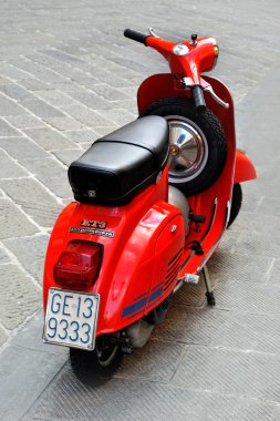 Vespa primavera 125 et3 ikonik İtalyan scooter