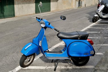 Vespa primavera 125 px ikonik İtalyan scooter