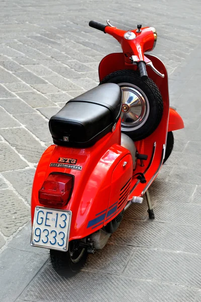 Vespa primavera 125 et3 iconic Italian scooter — Stock Photo, Image