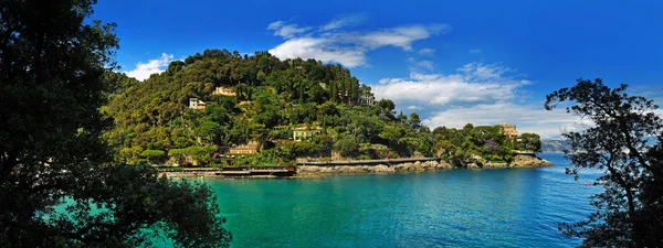 Pittoreska panoramautsikt över italienska rivieran Bay — Stockfoto