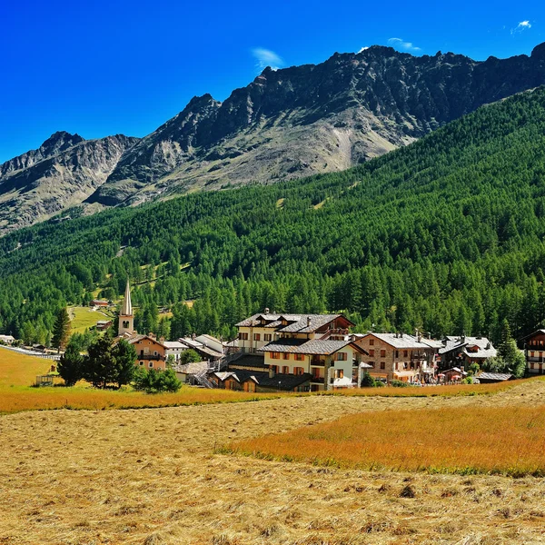 Velha aldeia montanhosa Rhemes Notre Dame no vale de Aosta — Fotografia de Stock
