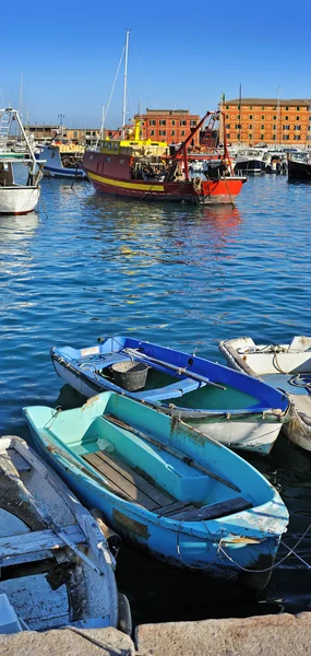 Vissersboten in de haven van Santa Margherita, Ligurië, Italië — Stockfoto