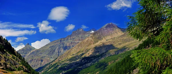 Vista sulle montagne della Valsavarenche, Parco Nazionale del Gran Paradiso — Foto Stock