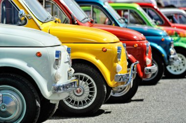 Fiat 500 Cenova Zafer Meydanı'nda statik ralli Oktoberfest üzerinde
