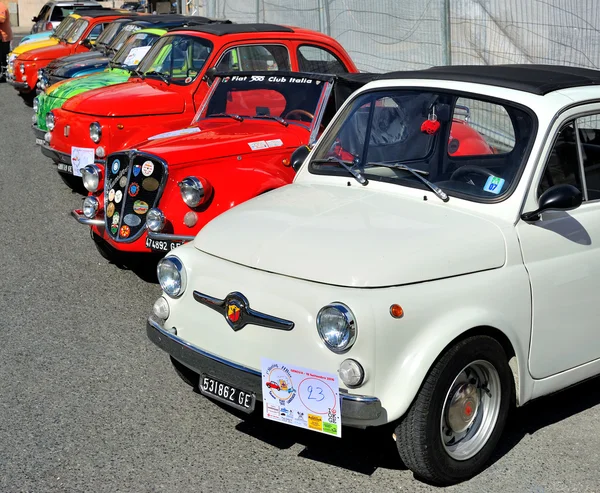 Fiat 500 auf statischer Kundgebung oktoberfest in genua — Stockfoto