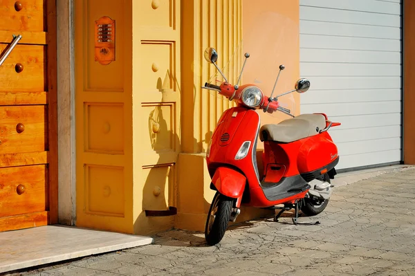 Vespa LX 50 - icónica scooter italiana — Foto de Stock