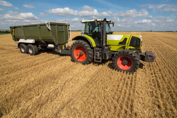 Listo Para Trabajar Tractor Verde Con Remolque Cargador Para Nueva — Foto de Stock