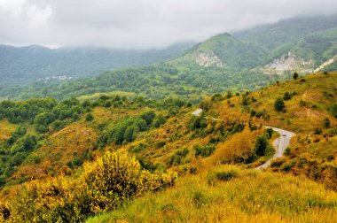 İtalya güzel sonbahar dağ manzarası