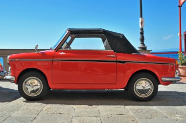 Camogli, Liguria, İtalya - 20 Eylül 2015: Festival Fiat 500 ralli organizatörler Fiat 500 Club Genova Levante İtalya.