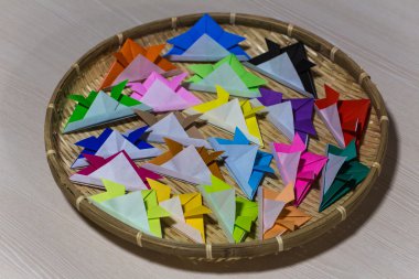 Bir böcek kağıt katlama