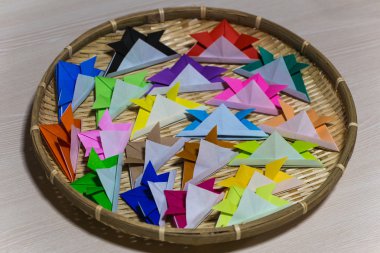 Bir böcek kağıt katlama