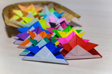 Bir böcek kağıt katlama